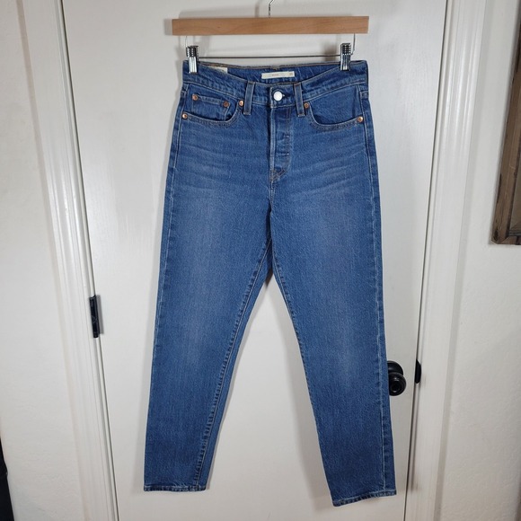 Levi's Premium Wedgie Straight Jeans Size 25 Button Fly Medium Wash High Rise - Picture 1 of 10